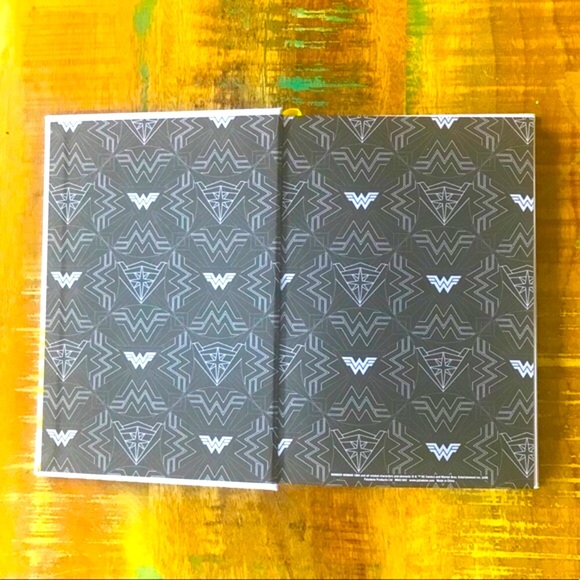 DC Comics Wonder Woman Notebook Cloth Cover NWT - Picture 2 of 10